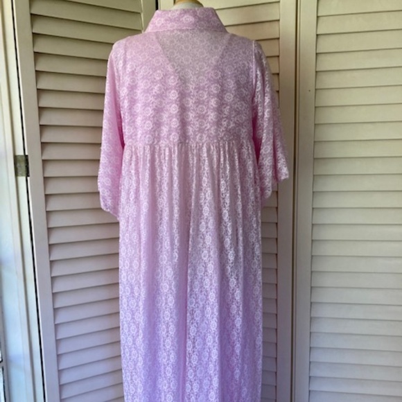 Vintage Lilac Lace Peignoir Gown and Robe - Picture 3 of 15